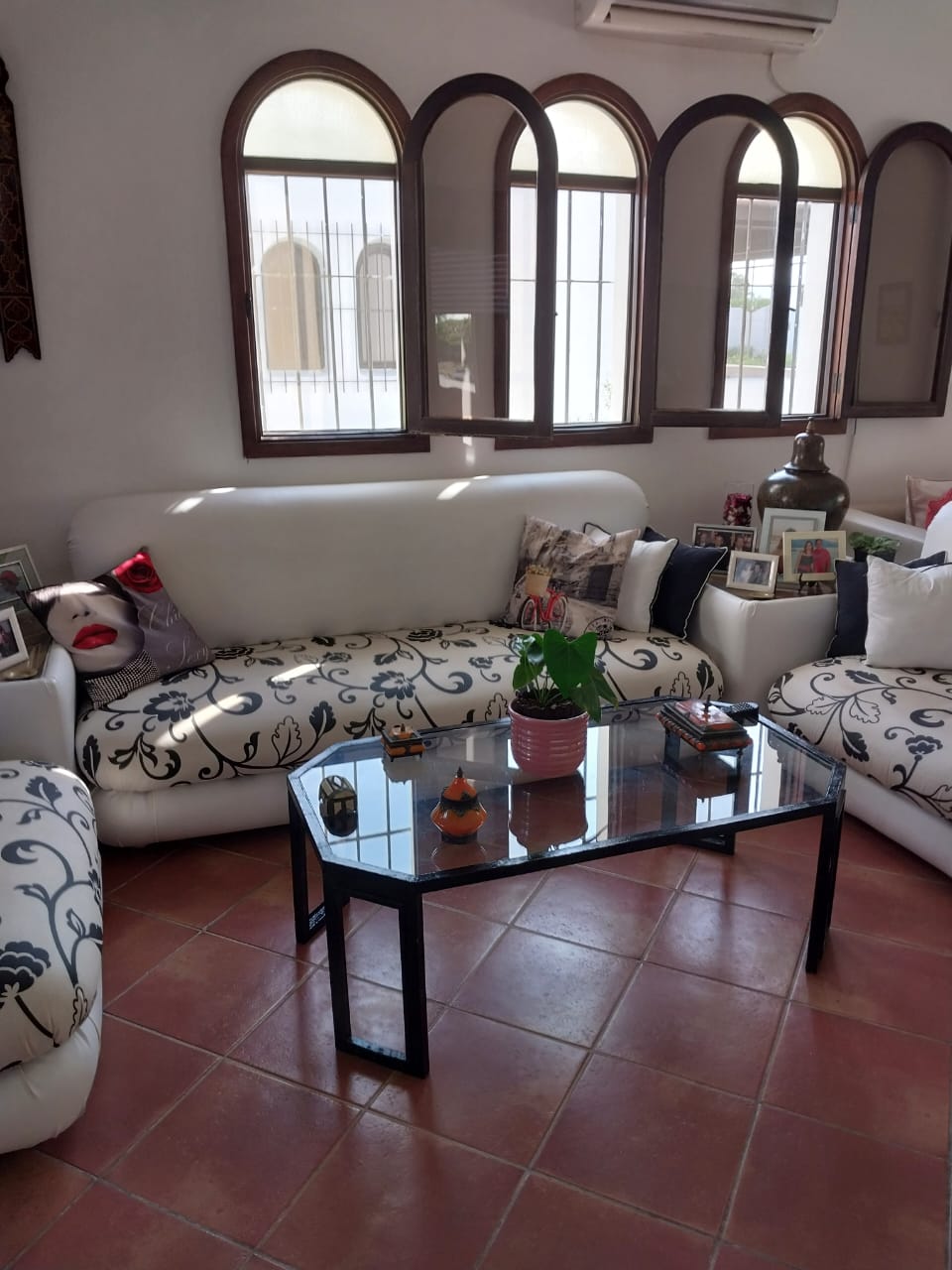 Appartement à louer à cabo negro 3 chambres salon balcon piscine 180 mètres 1er étage